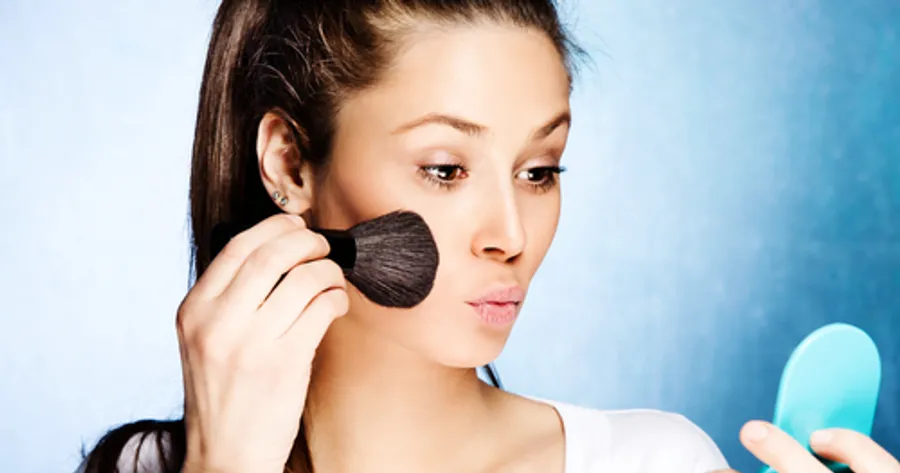 15 Façons d’éviter l’Acné : évitez les poussées d’acné en suivant ces conseils !