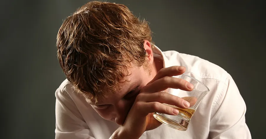 10 Fakten über die gesundheitlichen Folgen von übermäßigem Alkoholkonsum