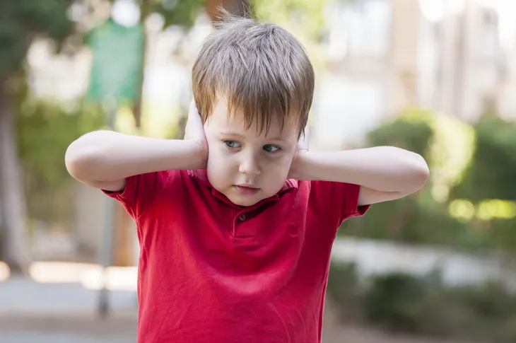 Autisme : symptômes de la maladie chez un enfant autiste