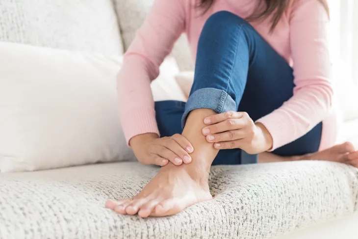 Don't let the clots freak you out! 🩸✨ It's time to debunk the myth that blood  clots indicate a serious health problem. 🙅‍♀️