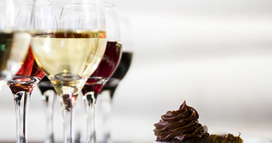 8 Ways Alcohol is Completely Ruining Your Diet!
