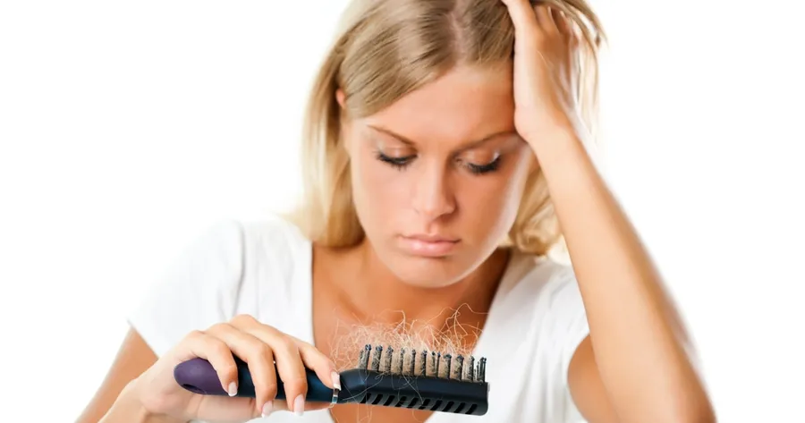 9 gesundheitsbezogene Gründe für Haarausfall bei Frauen