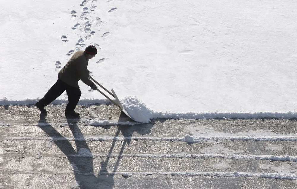 10 Snow Shoveling Safety Tips