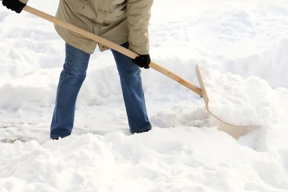 Infographic: Snow Shoveling Safety