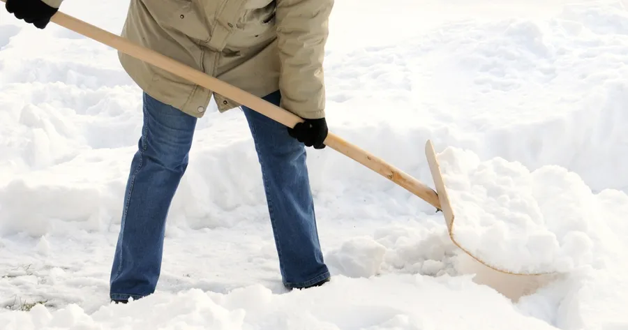 Infographic: Snow Shoveling Safety