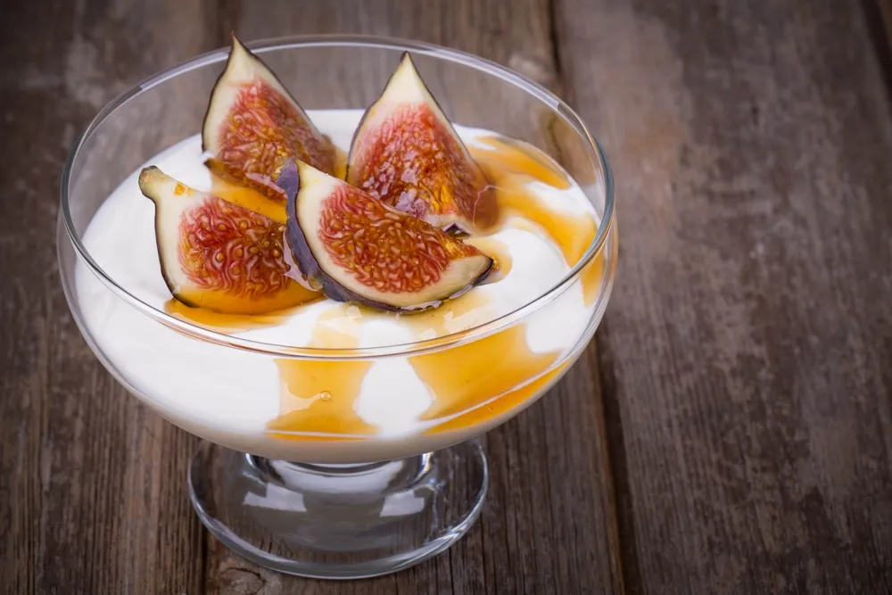 10 Usi Deliziosamente Salutari per lo Yogurt Greco