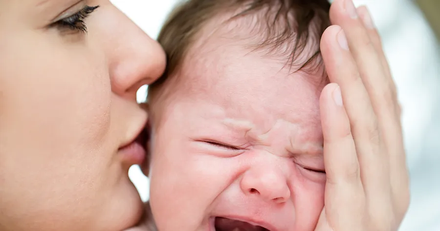 Mom’s Response to Crying Baby a Reflection of Own Experiences