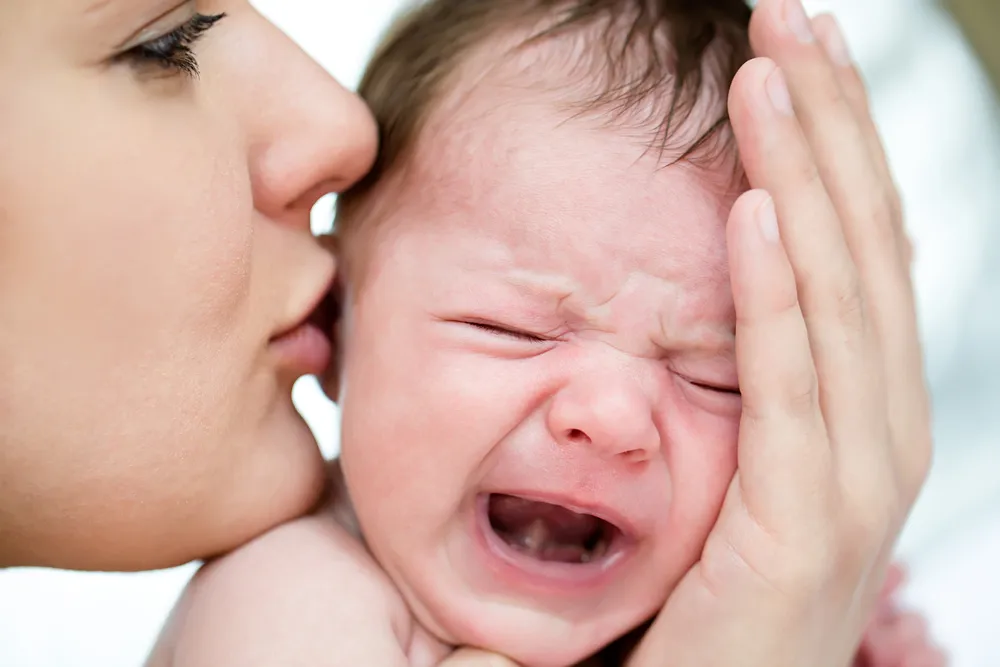 Mom’s Response to Crying Baby a Reflection of Own Experiences