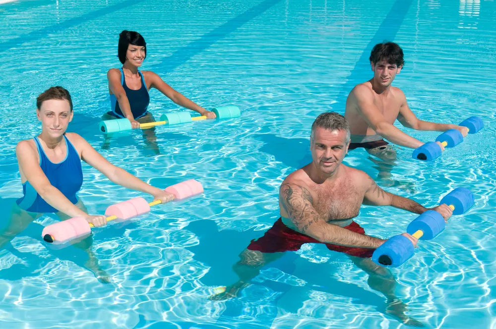 9 Vorteile von Aqua Fit, die der Schwerkraft trotzen