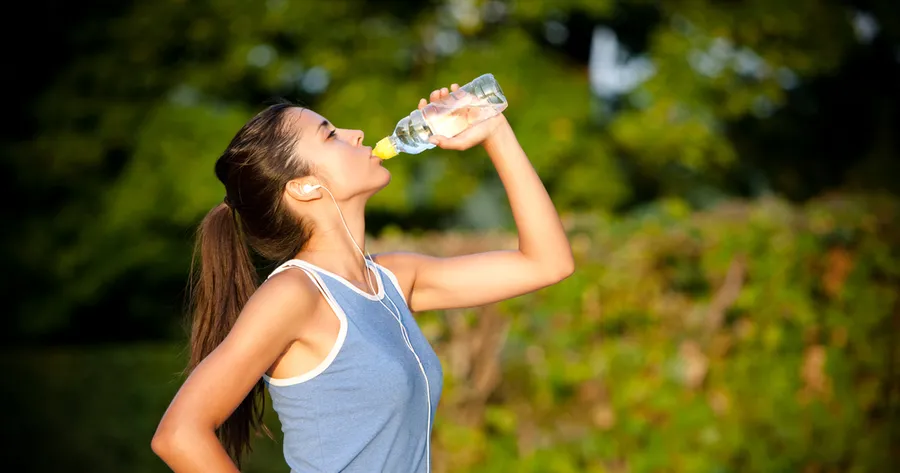 Flasche oder Leitungswasser: 10 Fakten über Trinkwasser