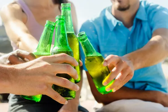 Binge Drinkers Not Always Alcoholics, Study Finds