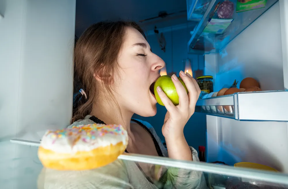 Naschen oder nicht Naschen:  Die Debatte über das Essen vor dem Schlafengehen!