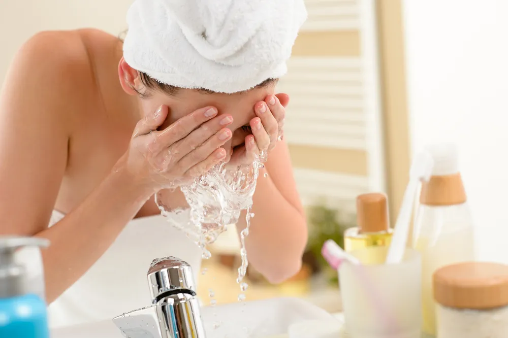 8 conseils de nettoyage de visage pour sauver la face