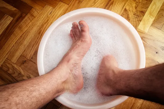 10 Fixes for Smelly Feet