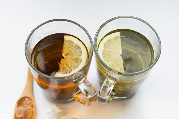 Té negro o té verde: ¿Cuál es más saludable?