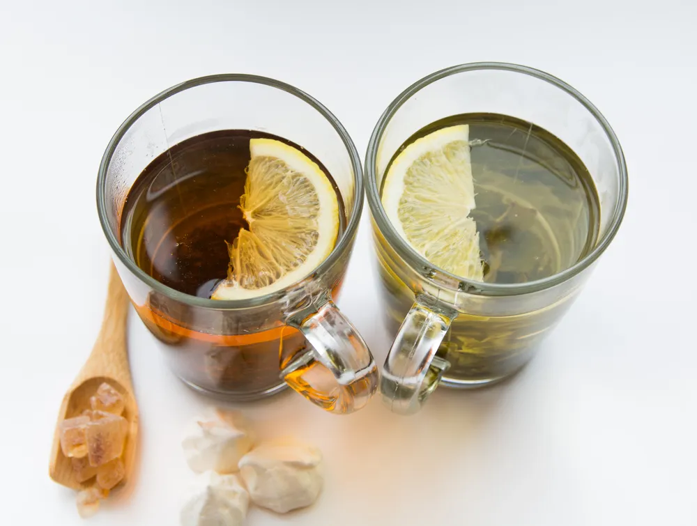 Schwarzer Tee vs. Grüner Tee: Was ist gesünder?