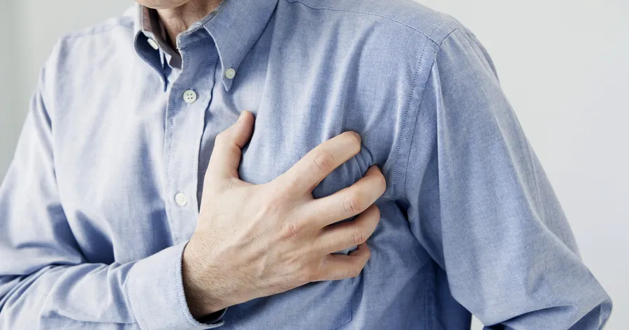 Anzeichen von Herzinfarkten bei Männern
