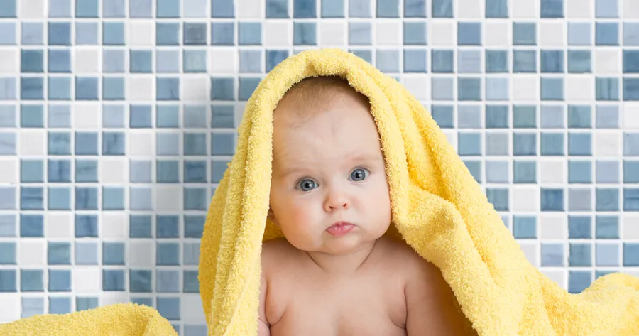Seis consejos para cuidar la piel de su bebé recién nacido durante la hora del baño