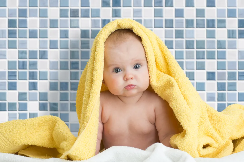 Cómo dar un baño de esponja a un recién nacido - BabyCenter 