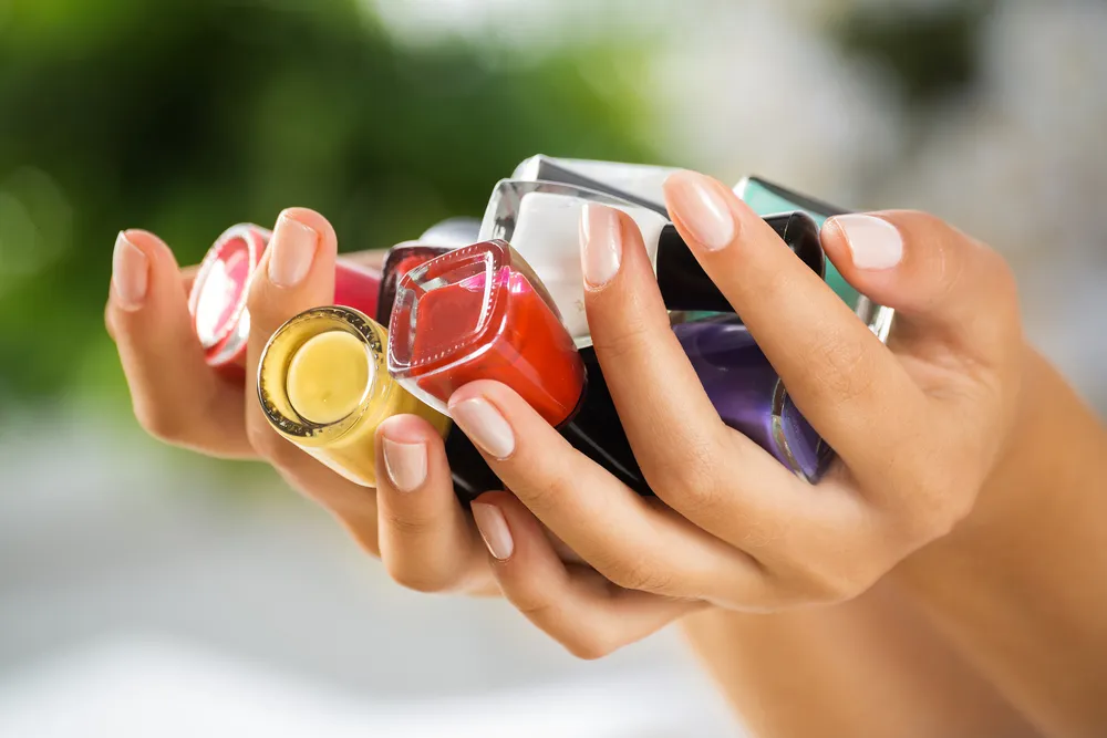 Siete sustancias químicas tóxicas ocultas en los esmaltes de uñas