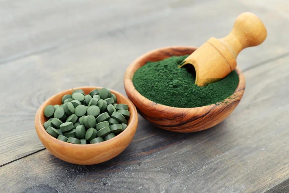 Spirulina und 8 mögliche Auswirkungen auf die Gesundheit