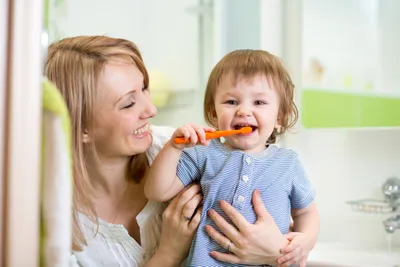 baby brush teeth