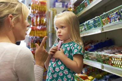 child tantrum store candy