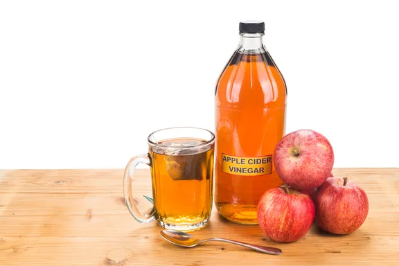 8 Ways Apple Cider Vinegar Can Be Used as Healthy Home Remedies