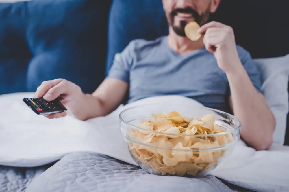 To Snack or Not to Snack: The Eating Before Bedtime Debate!