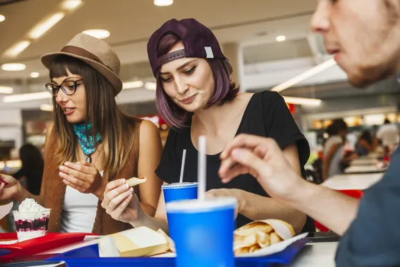 7 Healthy Tips for Surviving the Mall Food Court