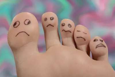 sad toes