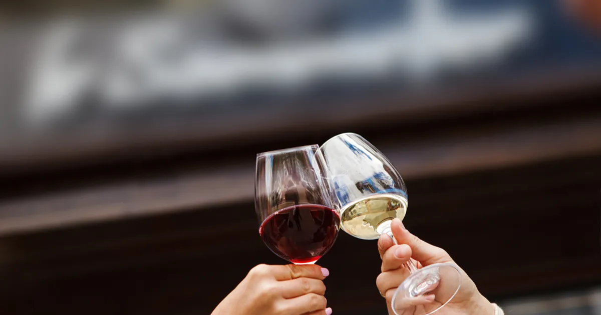 White Wine vs. Red Wine: Which Is Healthier? - ActiveBeat - Your Daily ...