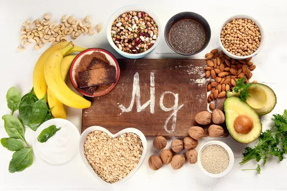 Signs Of Magnesium Deficiency (Plus Foods To Eat & Treatment Options)