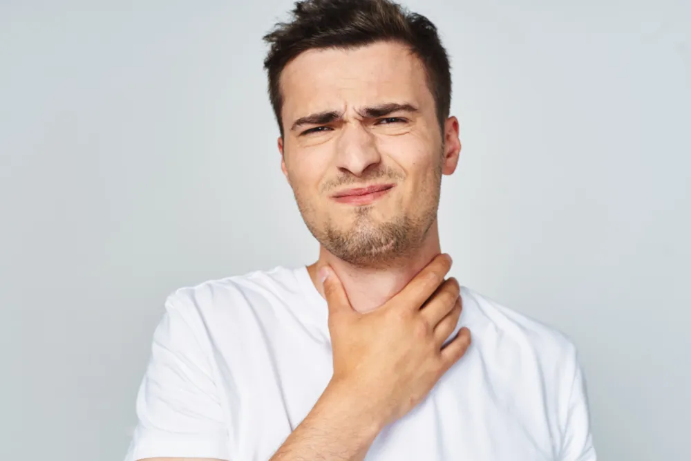 Potential Causes For Your Sore Throat (Plus Symptoms For Each)