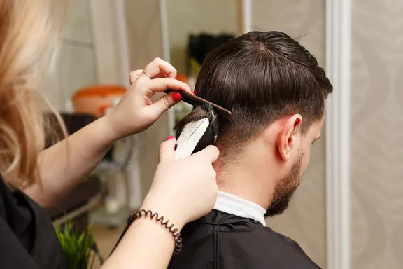 How To Cut And Style Men’s Hair At Home