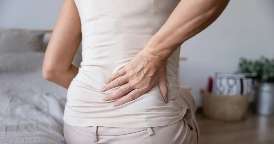 Häufige Ursachen für Schmerzen im unteren Rückenbereich