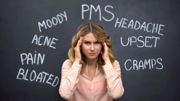 PMS (Premenstrual syndrome) Signs and treatment explained in 5 minutes 