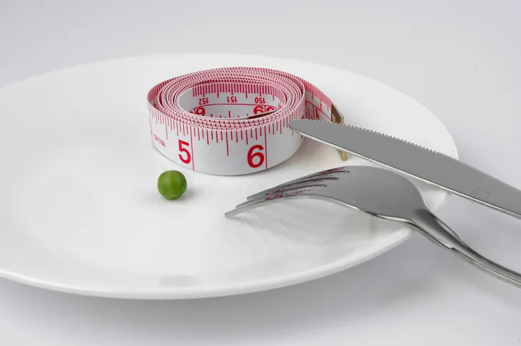 Plate with single pea and measuring tape
