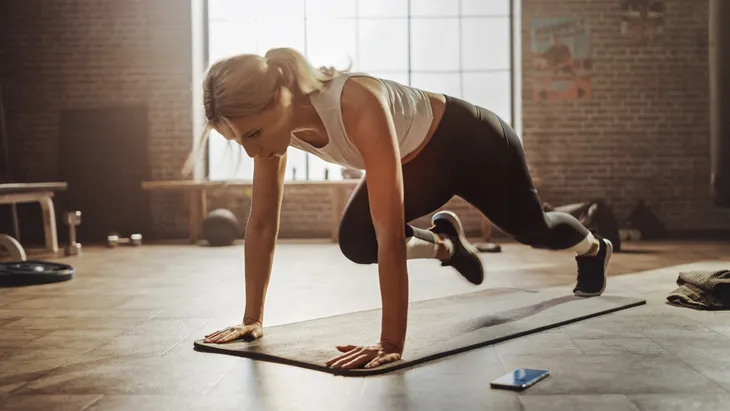 Woman doing mountain climbers