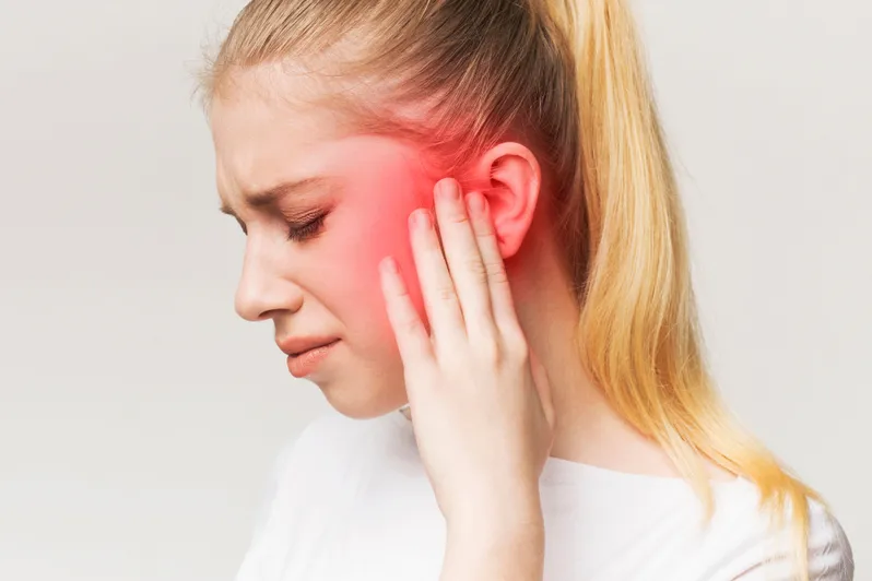 8 Posibles Causas del Tinnitus