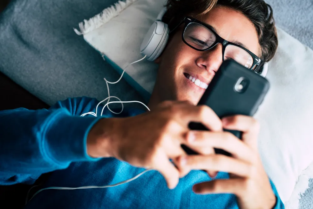 Social Media Addiction Disrupts the Sleep, Moods and Social Activities of Teens and Young Adults