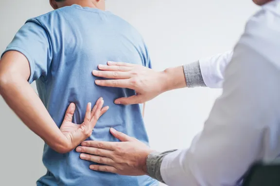 Chronic Pain: Signs, Causes, and Treatment