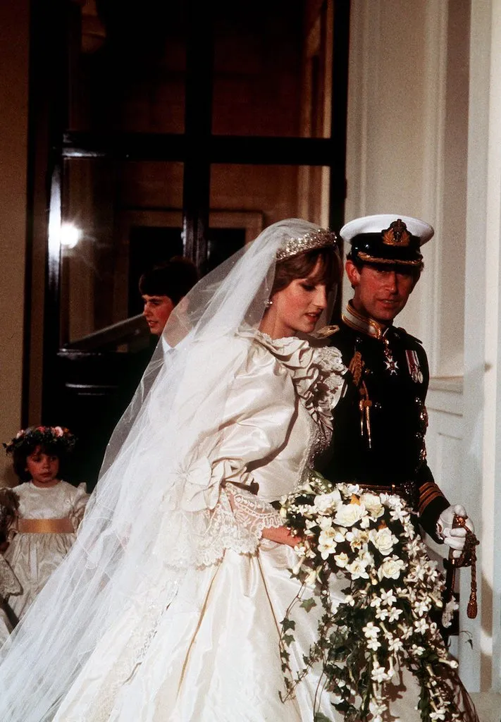 All The Hidden Details On Princess Diana s Wedding Dress You Didn