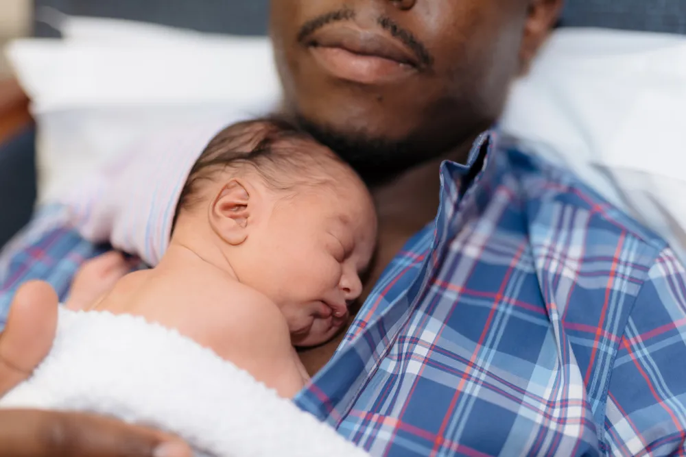 Why Is Newborn Baby Skin-To-Skin Contact With Dads and Non-birthing Parents Important? Here’s What the Science Says